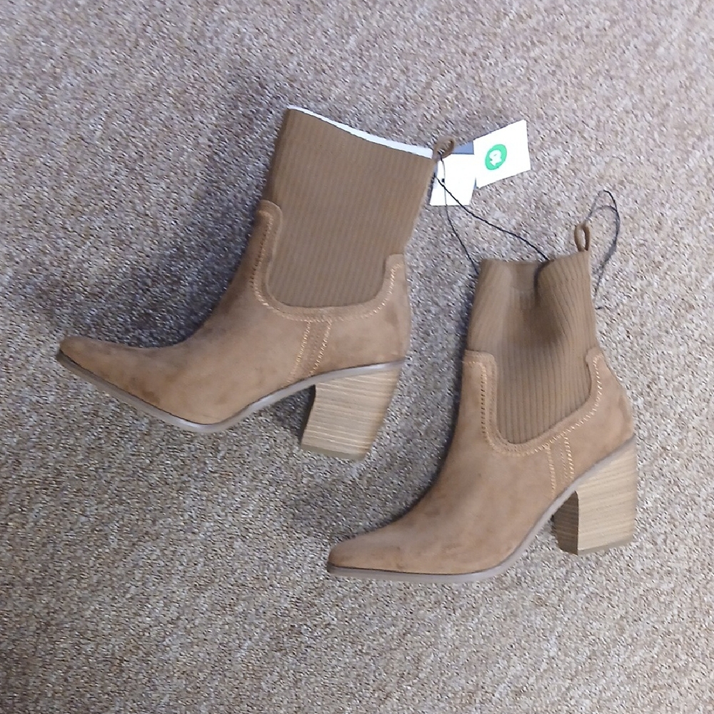 Universal Thread Tan Ribbed Heeled Boots - Picture 2 of 7